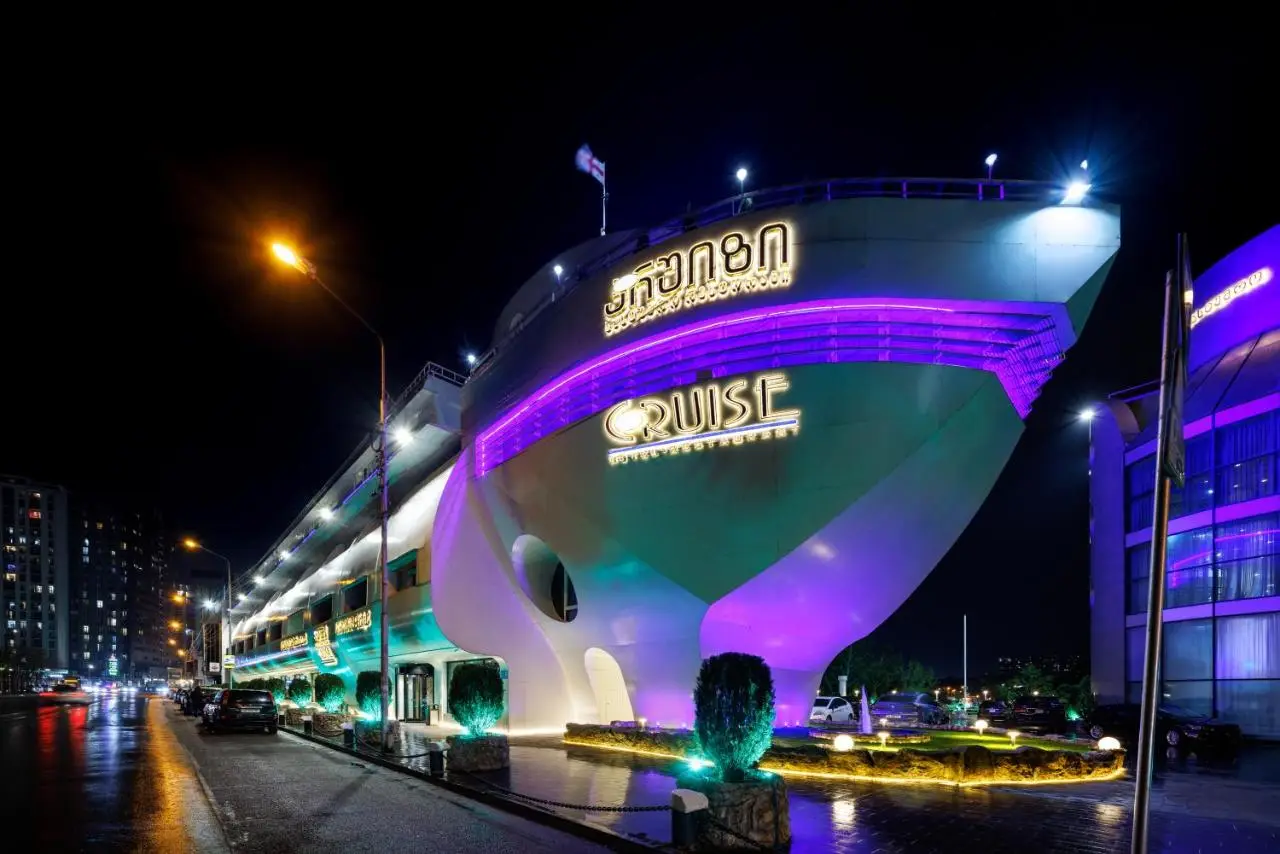 Cruise Hotel