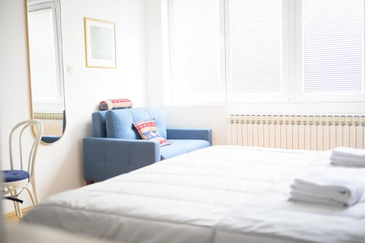 STUDIO APARTMENT SiLVER