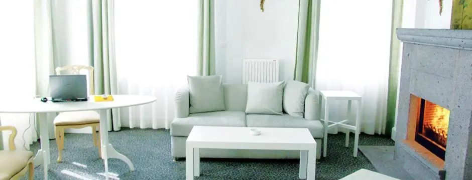 Kar's Hotel