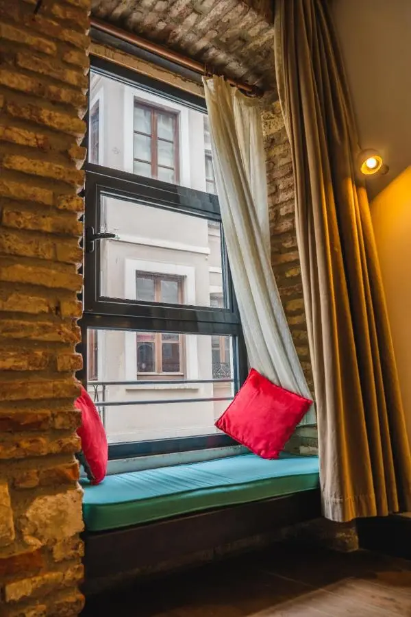 West Pera Hotel