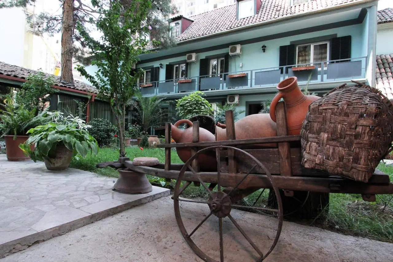 Batesta Hotel