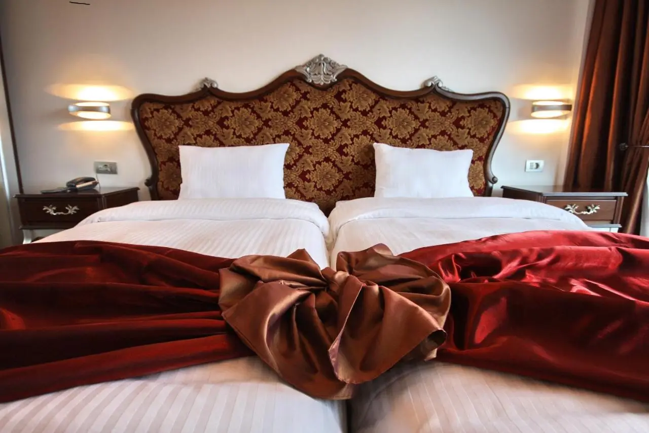 Bab-i Zer Hotel