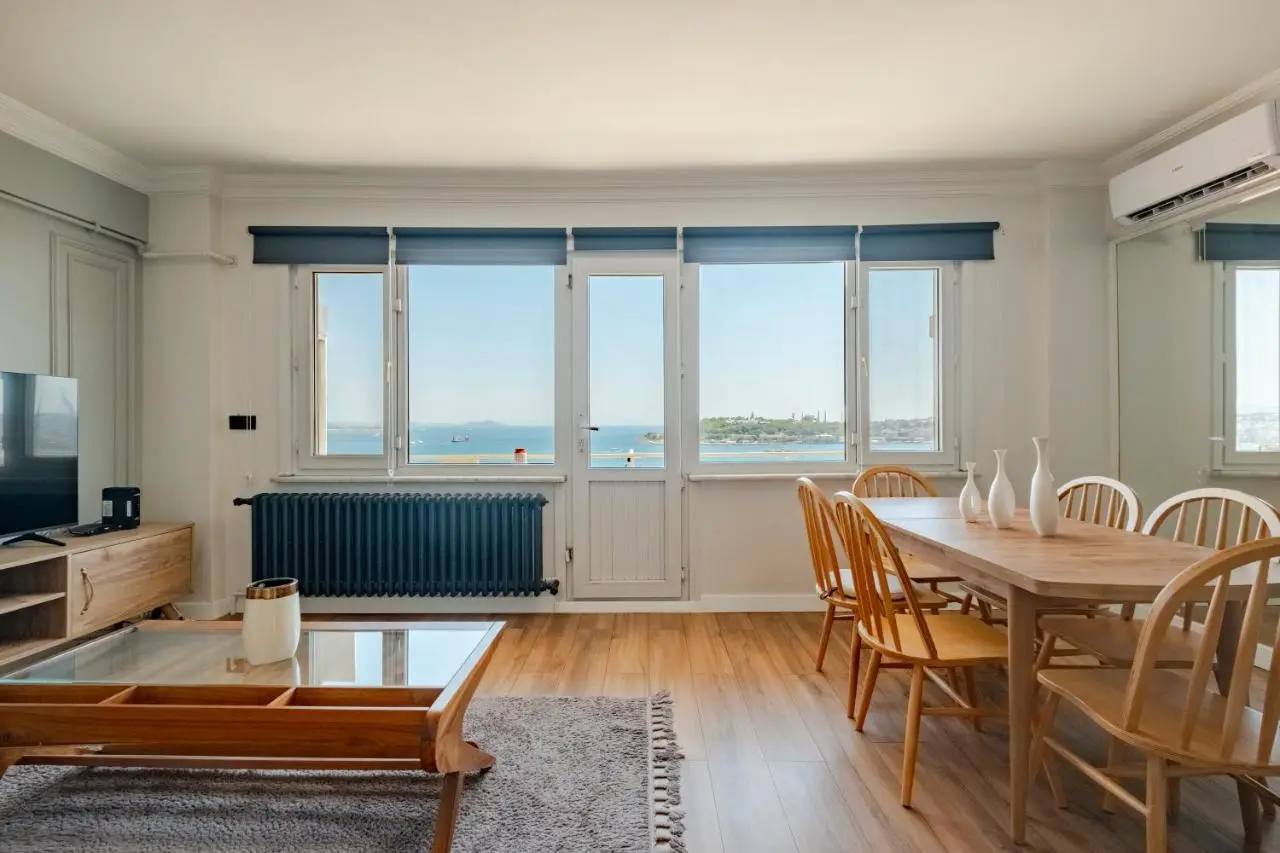 Spacious Sea View Family Suite in Managed Aparthotel with Balcony