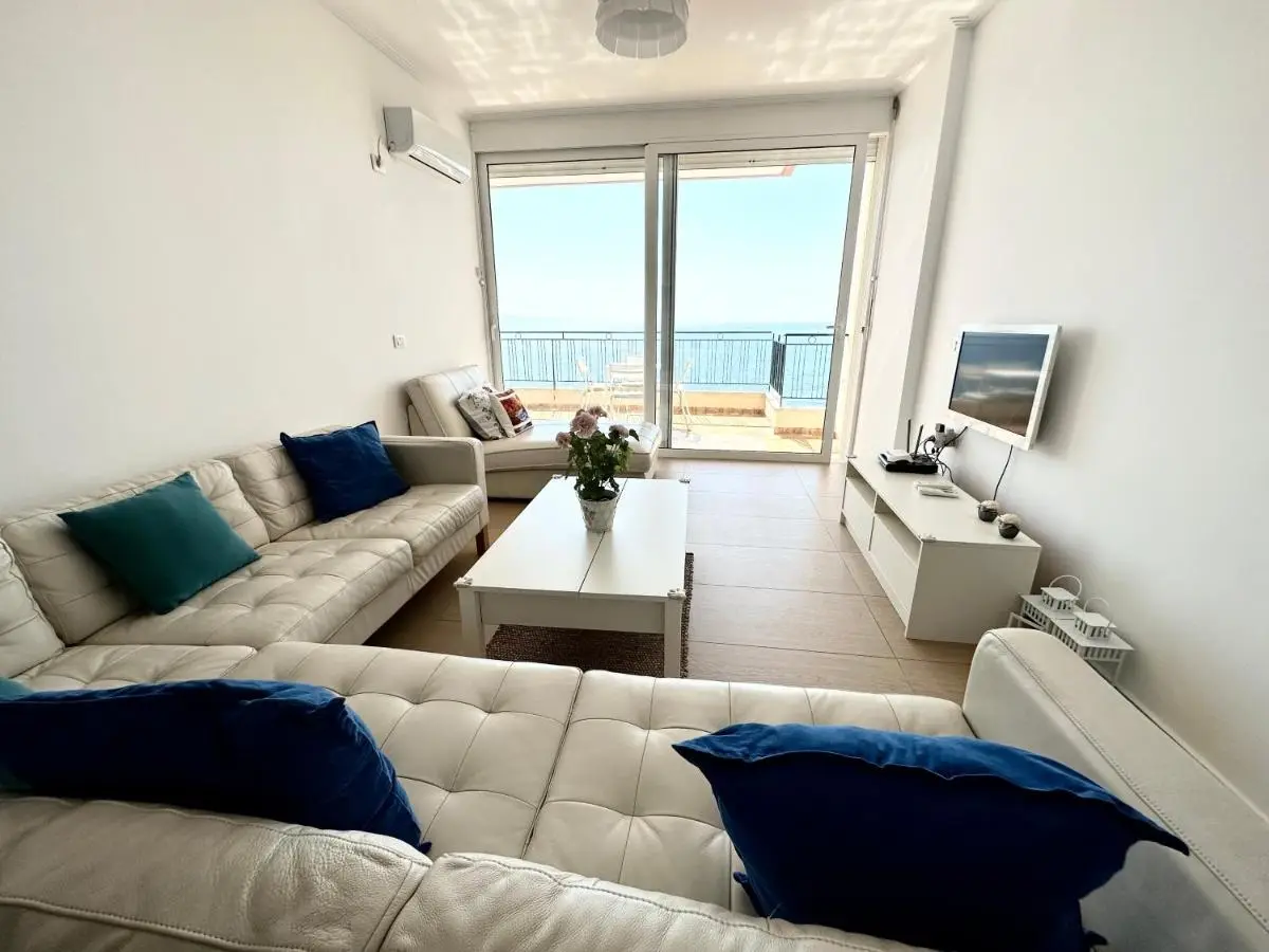 K&T Infinity View Seaside Apartment