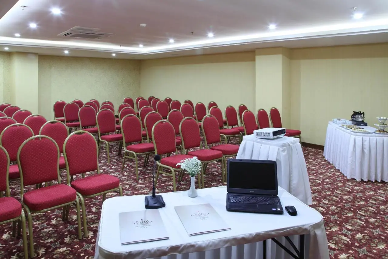 Hotel Senbayrak City