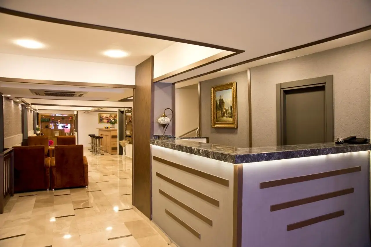 Royce Hotel