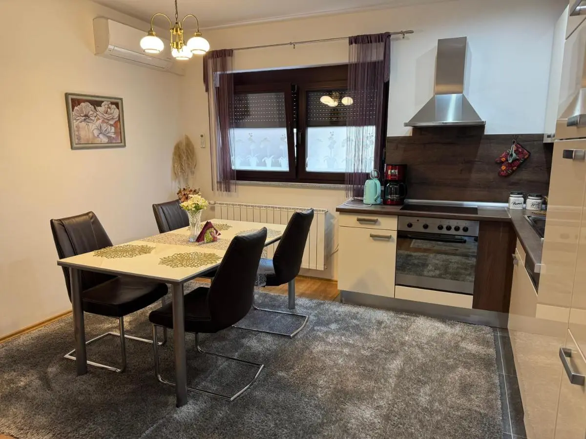 Apartmani Hrastik 1