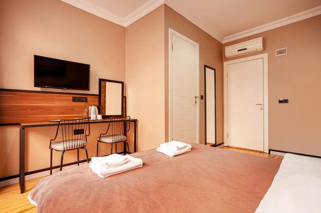 Aram Kerasi Rooms