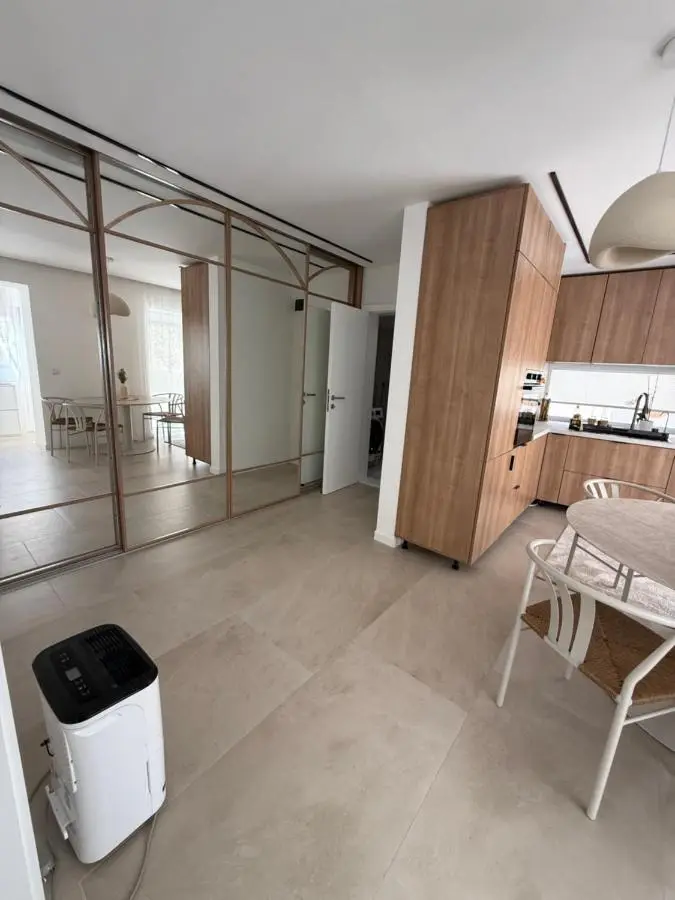 Apartment 528