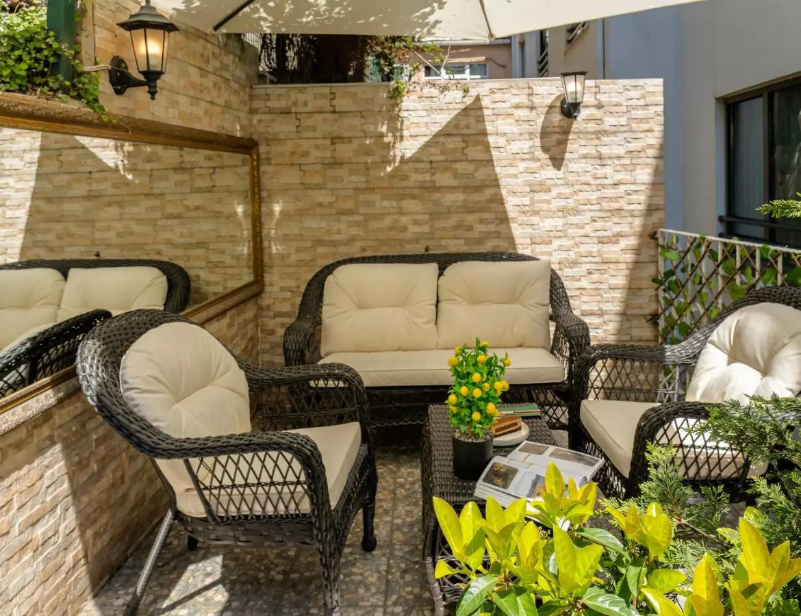 Royan Suites