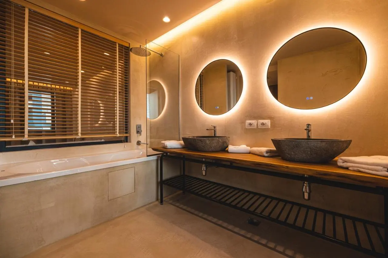 Azar Luxury Suites