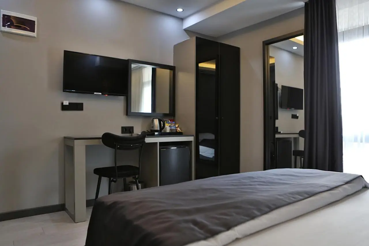 Fly And Stay Airport Hotel
