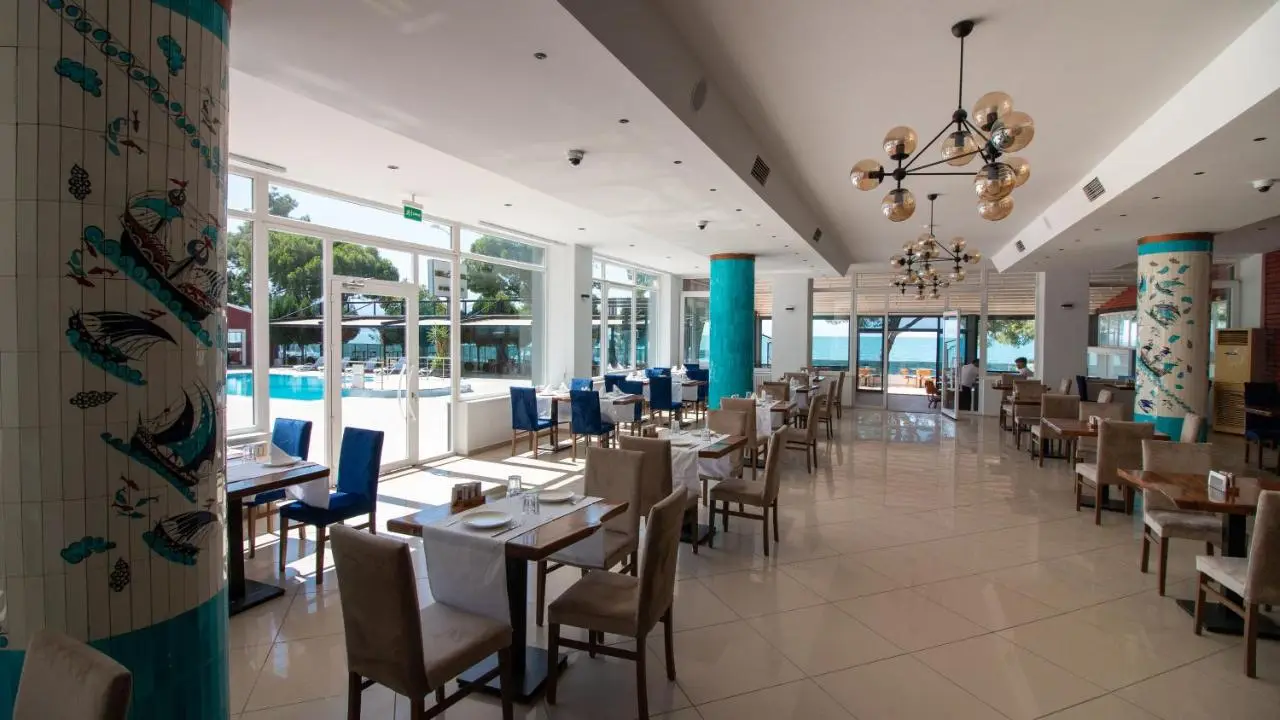Lake Life Hotel