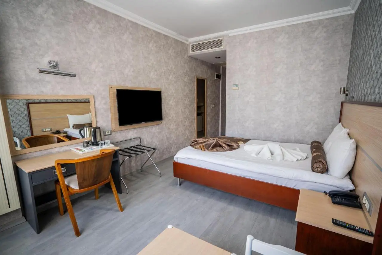 HALLEY OTEL