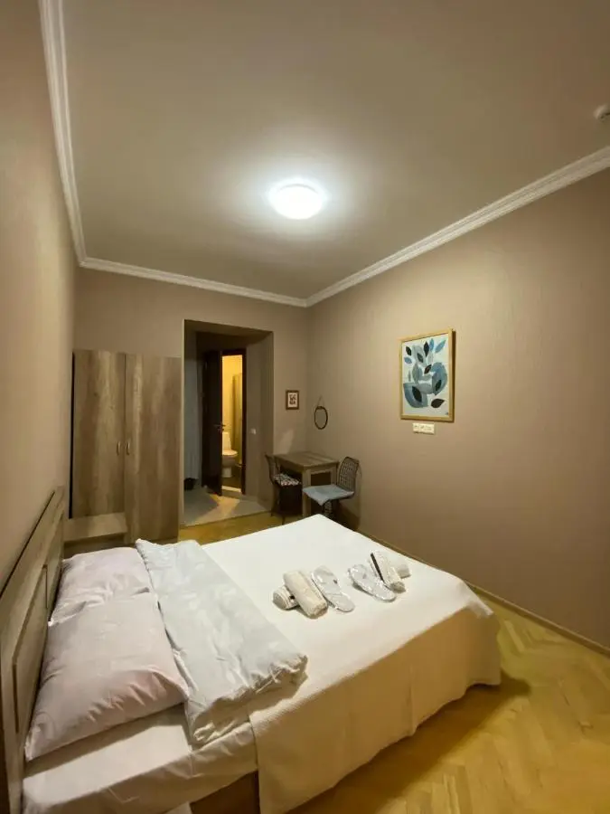 8 rooms