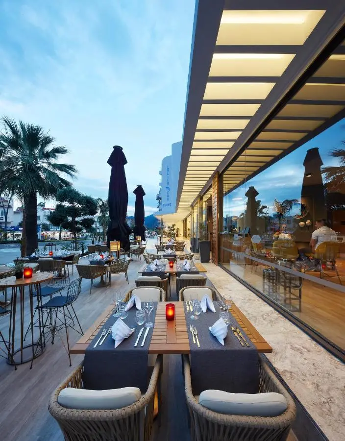 Lalila Blue Suites