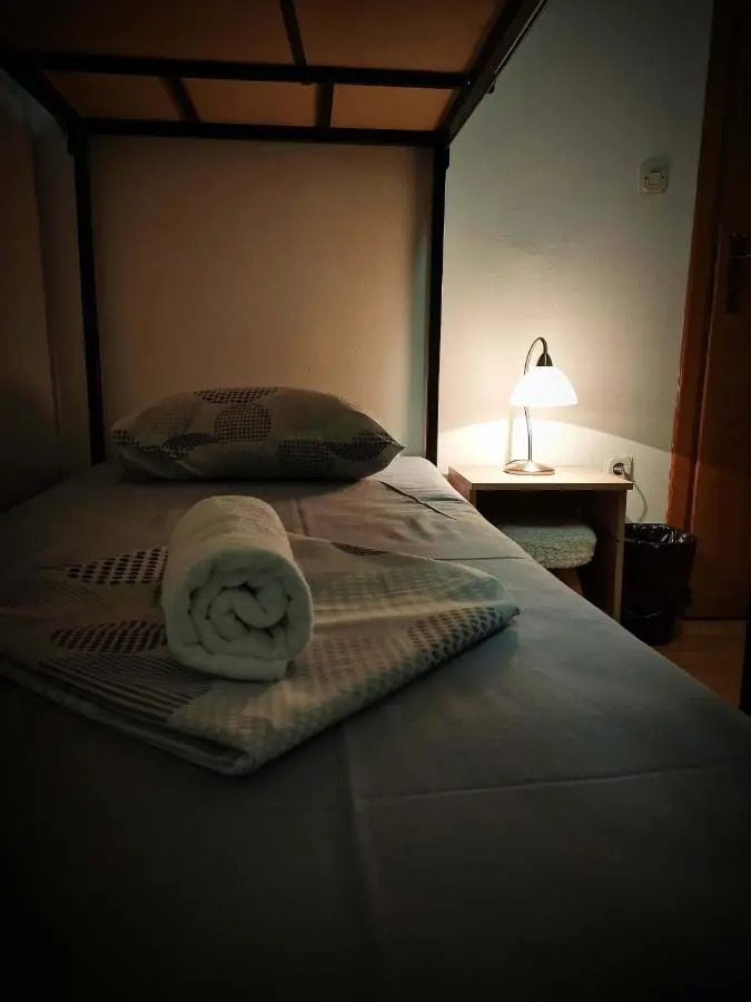 FG 1861 Hostel