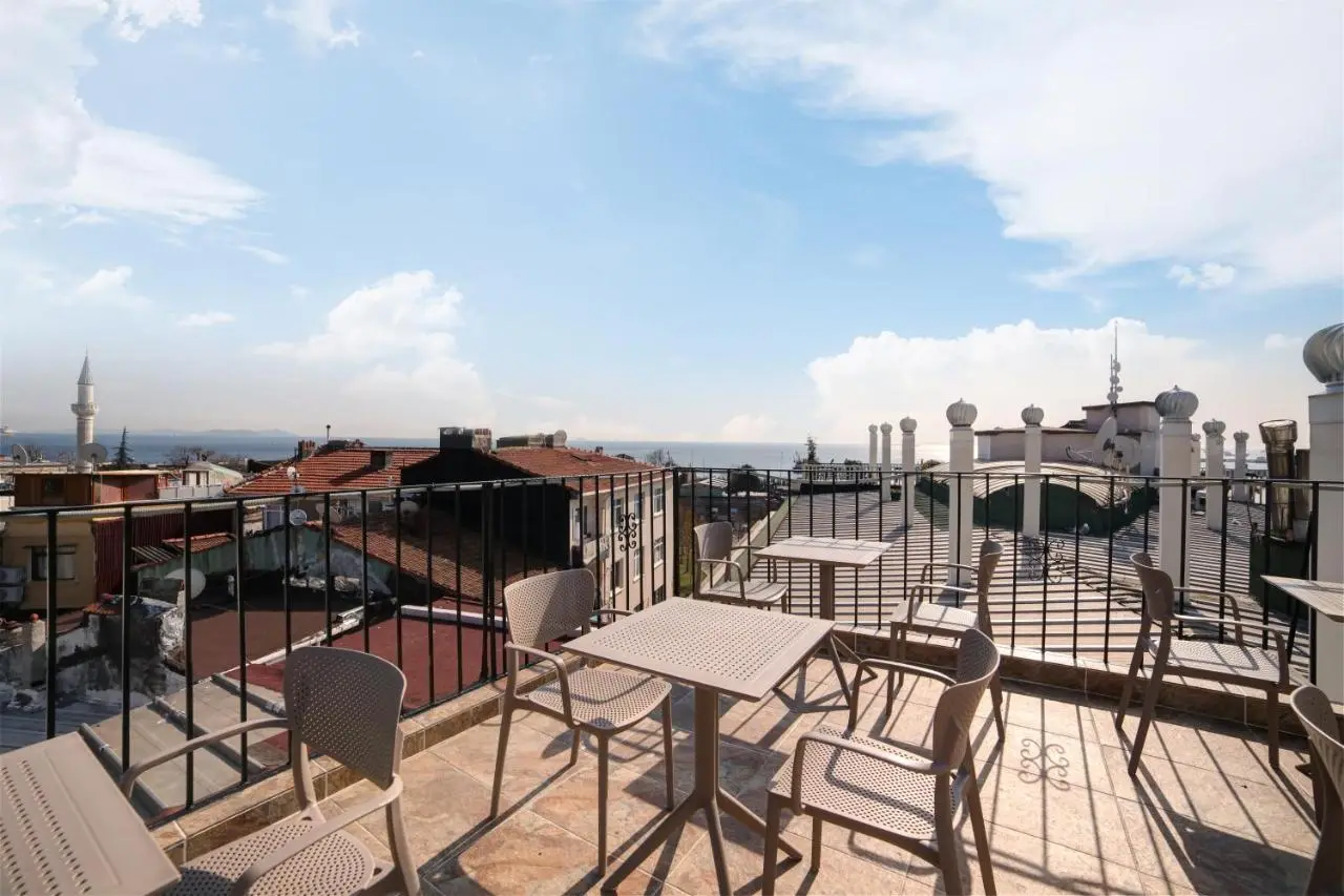 SEVEN ROSES APART HOTEL