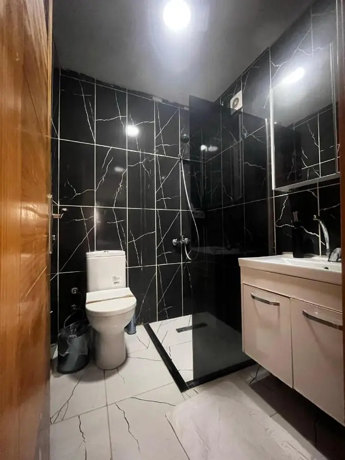 216 Hill Suites