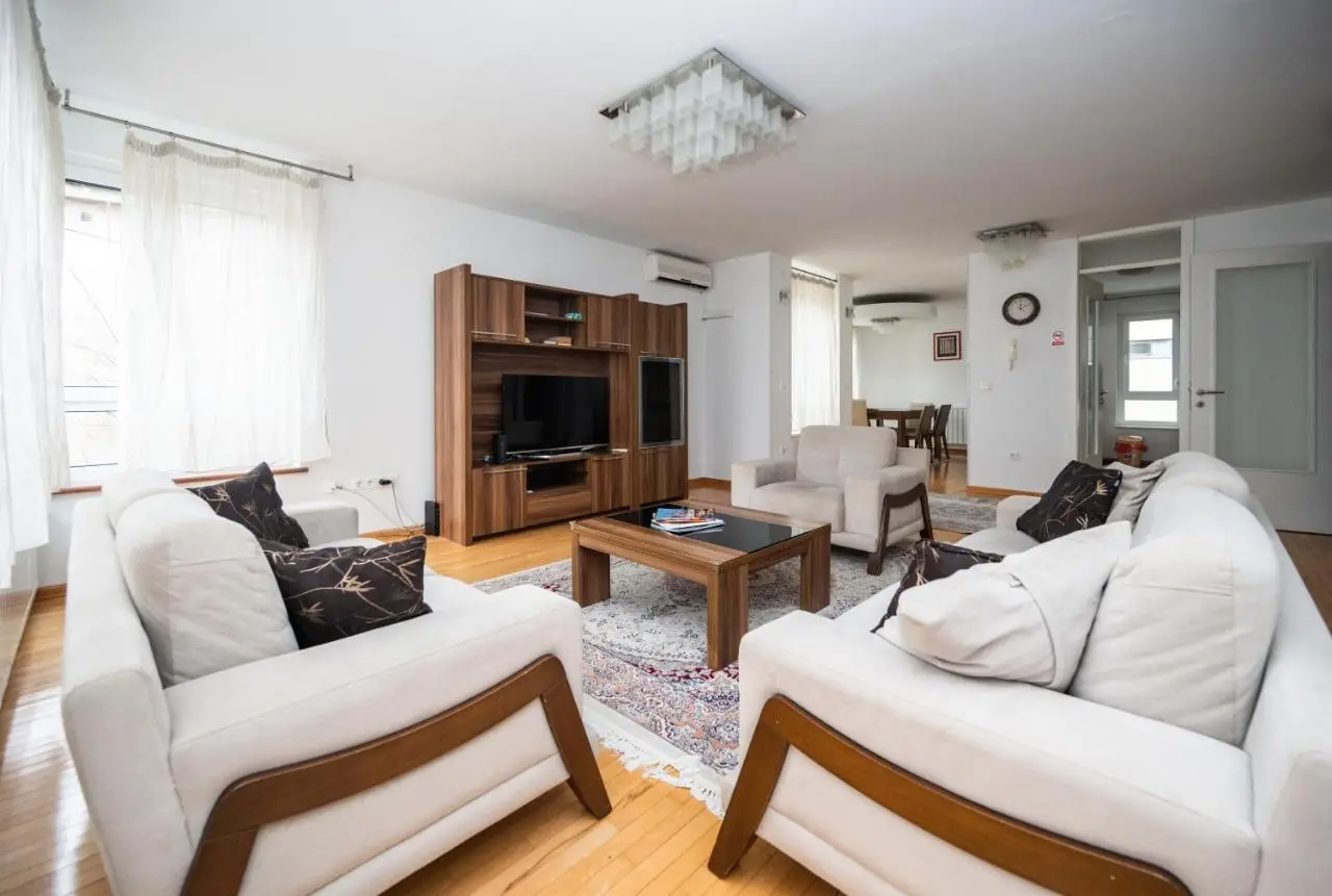 Spacious & Modern Apartment in the City Centre