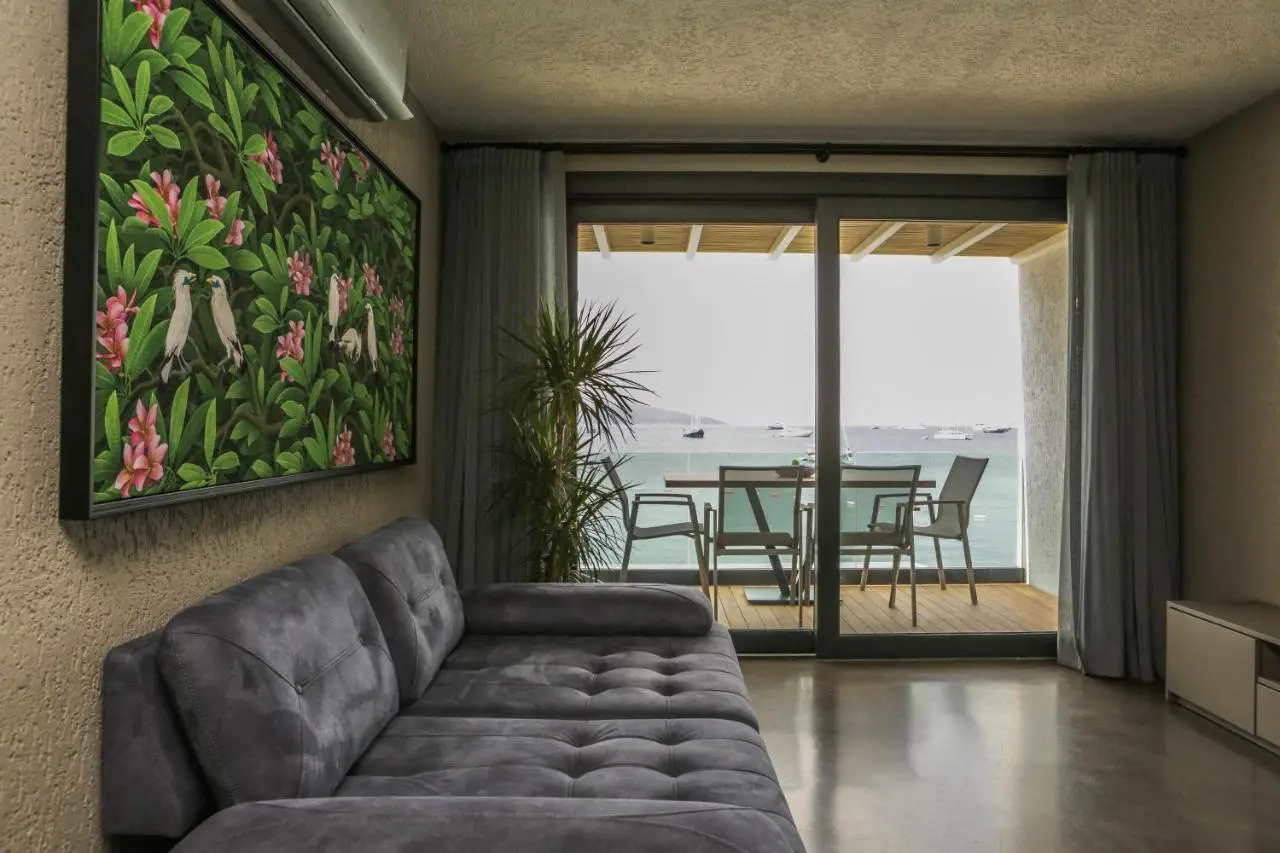 Surfer Caravan Gastro Pub Suites- Adults Only