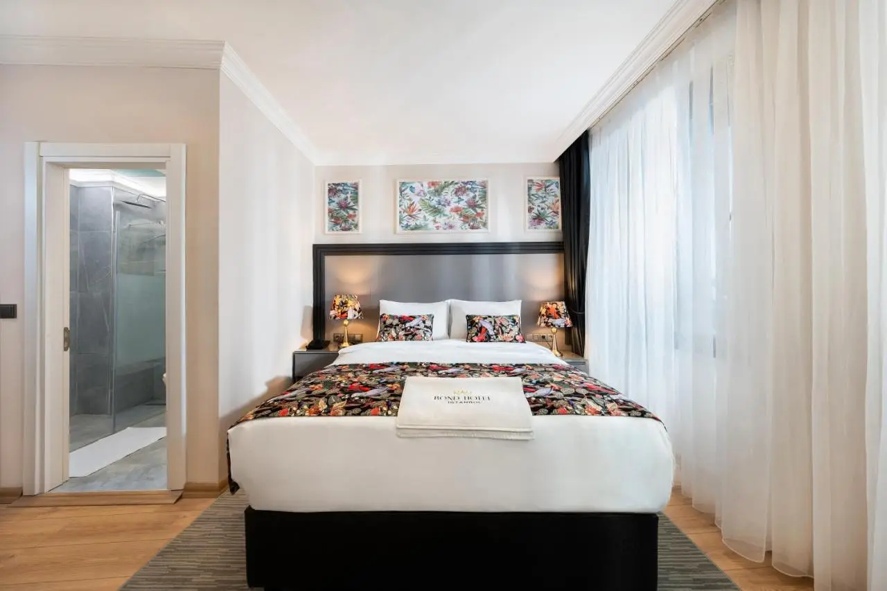 Bond Hotel