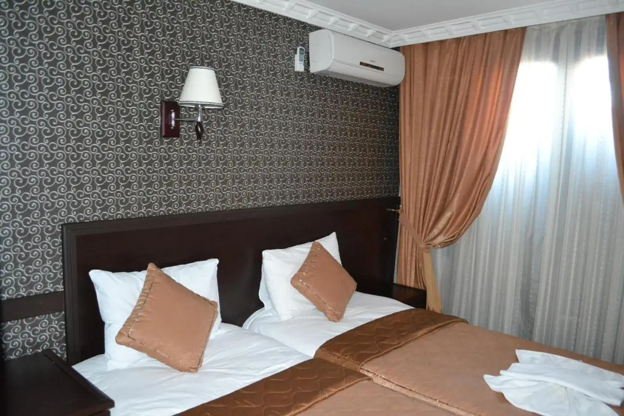 Ares Hotel