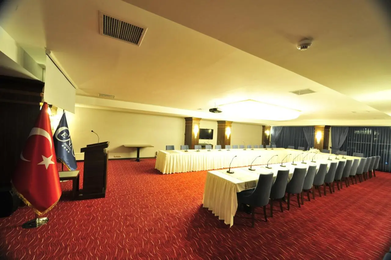 Grand Cenas Hotel