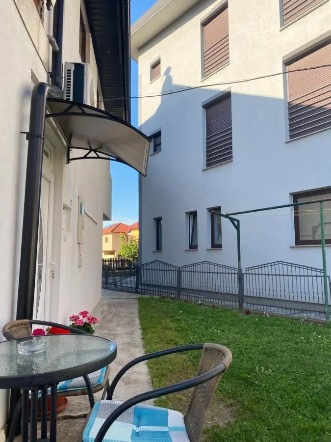 Lav Apartments