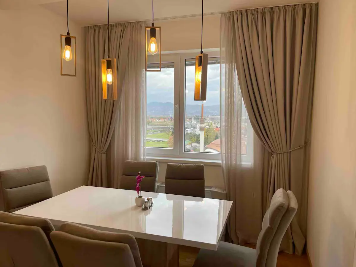 Apartment overlooking the Elijah River from all rooms