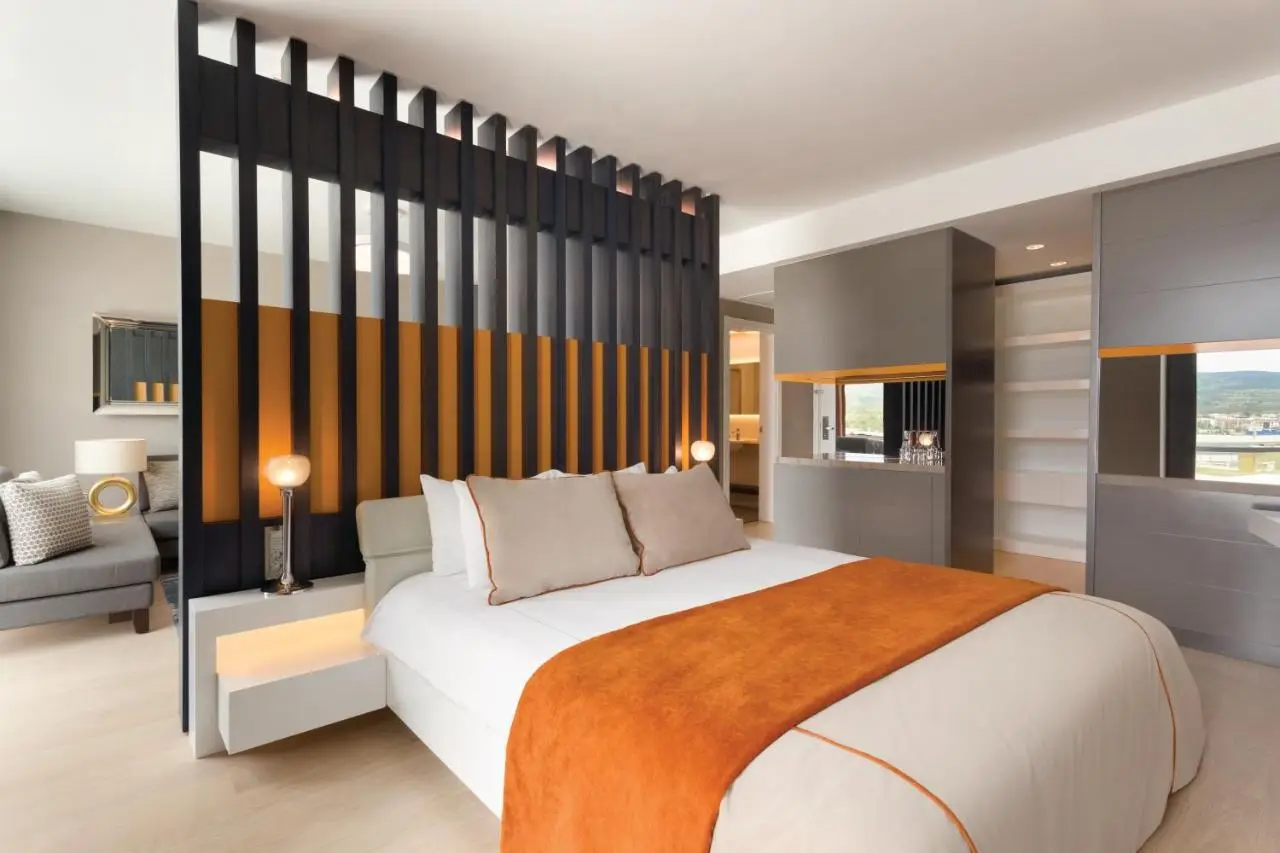 Ramada Hotel & Suites by Wyndham Izmir Kemalpasa