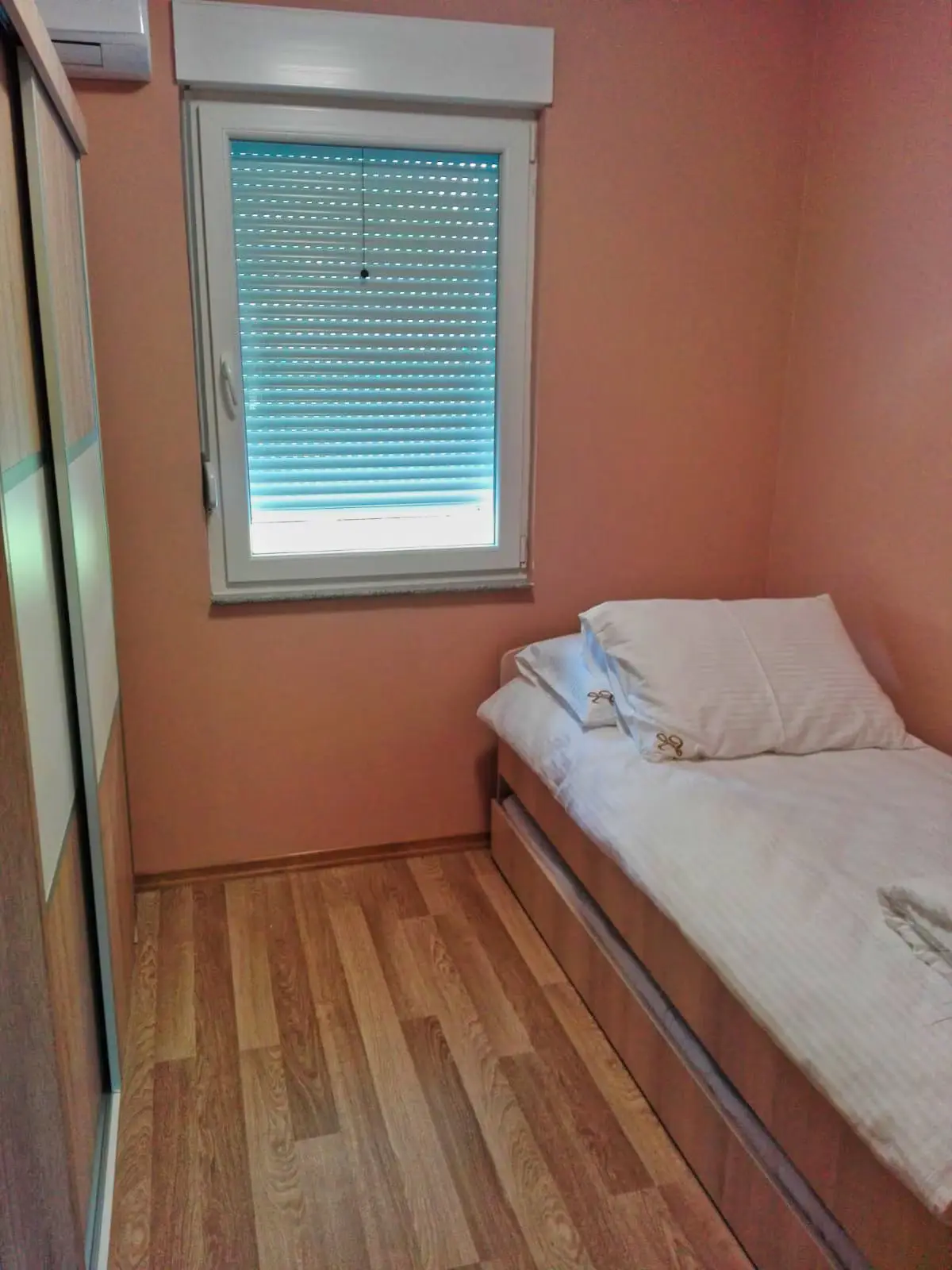 ☆ Quiet + Cozy Spacious apt with a balcony ☆