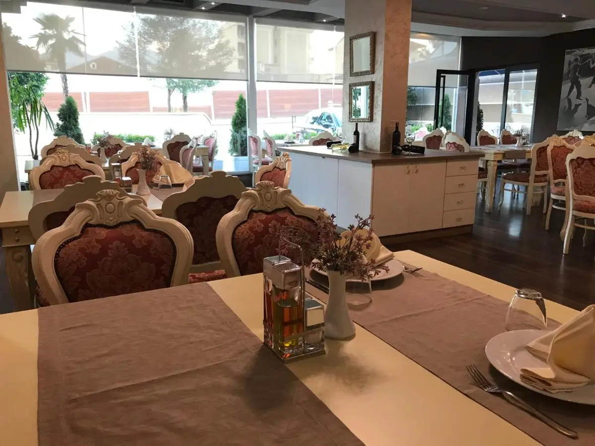 Hotel Deluxe
