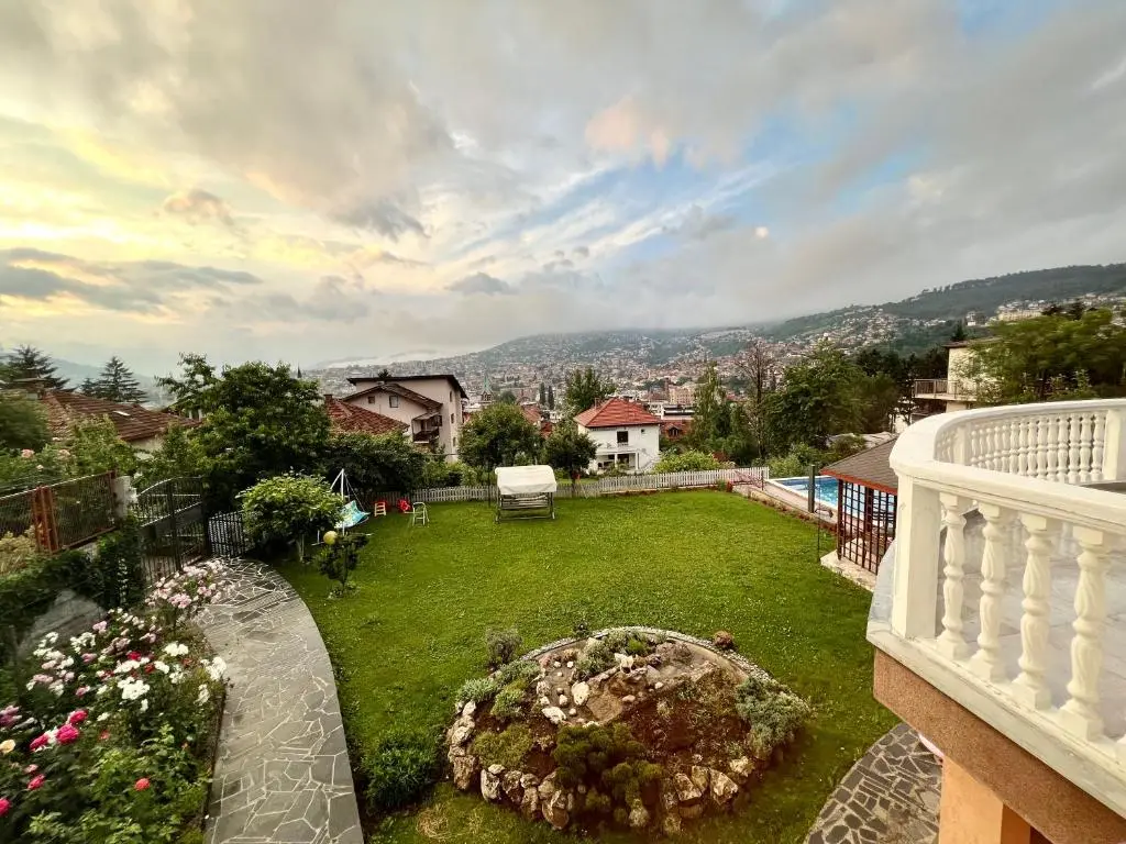 Luxury 2 bedroom apartment with pool