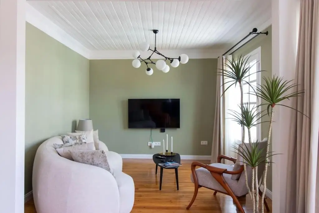 Historic 2BR Gem in Downtown Sisli AC in All Rooms