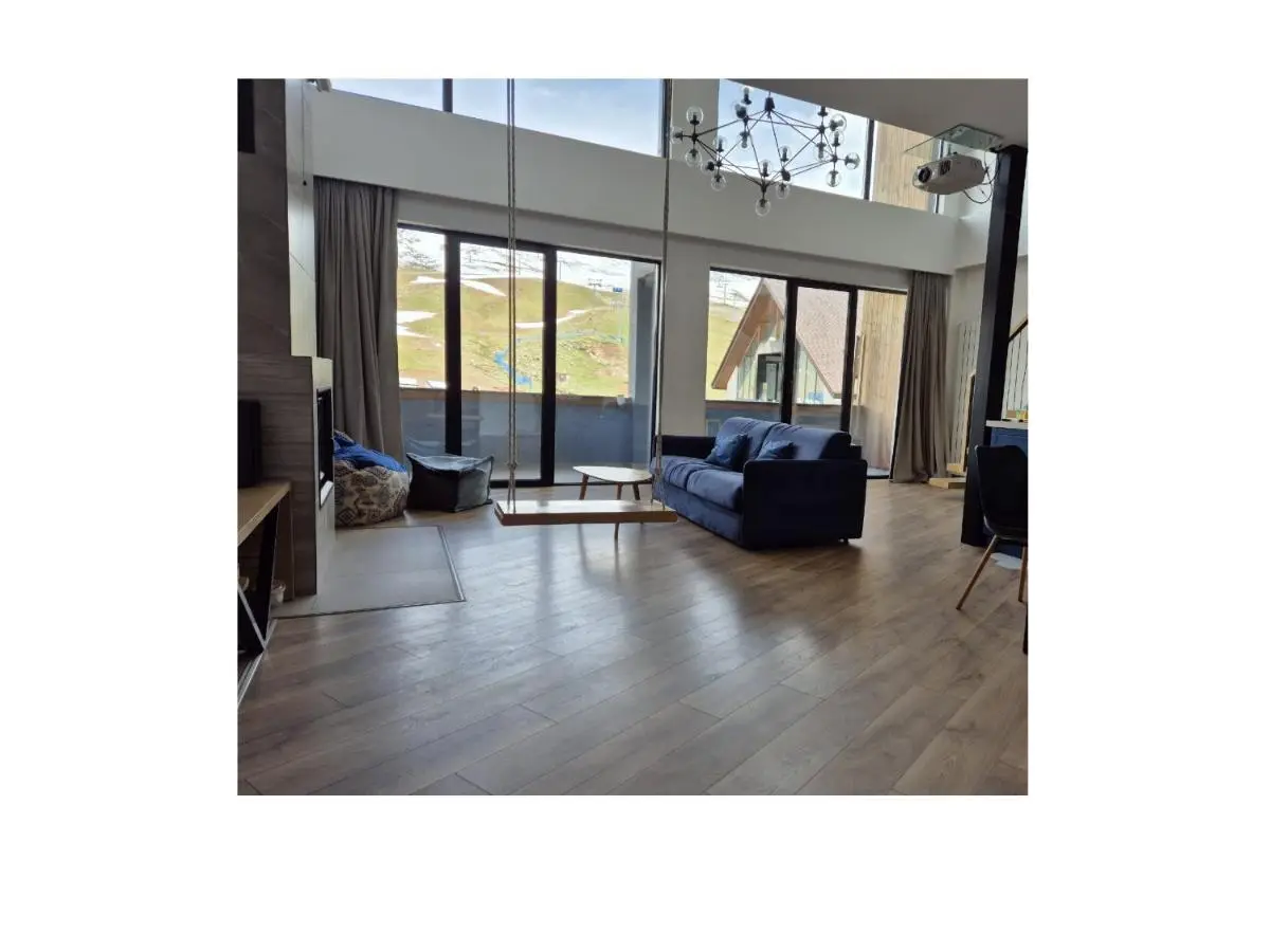 Gudauri Summer Apartment - Fireplace, Netflix on 100" Projector Screen, Full kitchen