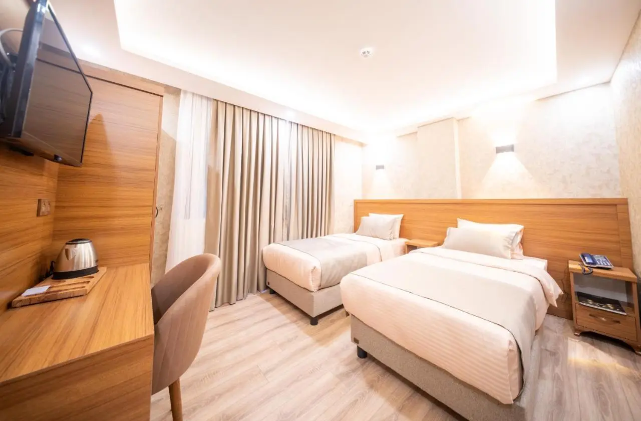 Zirvesta Otel