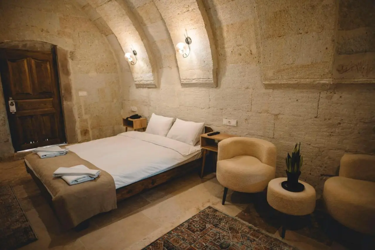 DAPHNE CAVE HOTEL