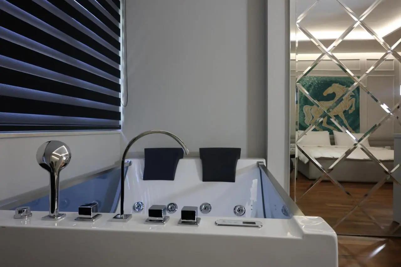 Lunarist Luxury Private Jacuzzi Suites Tirana