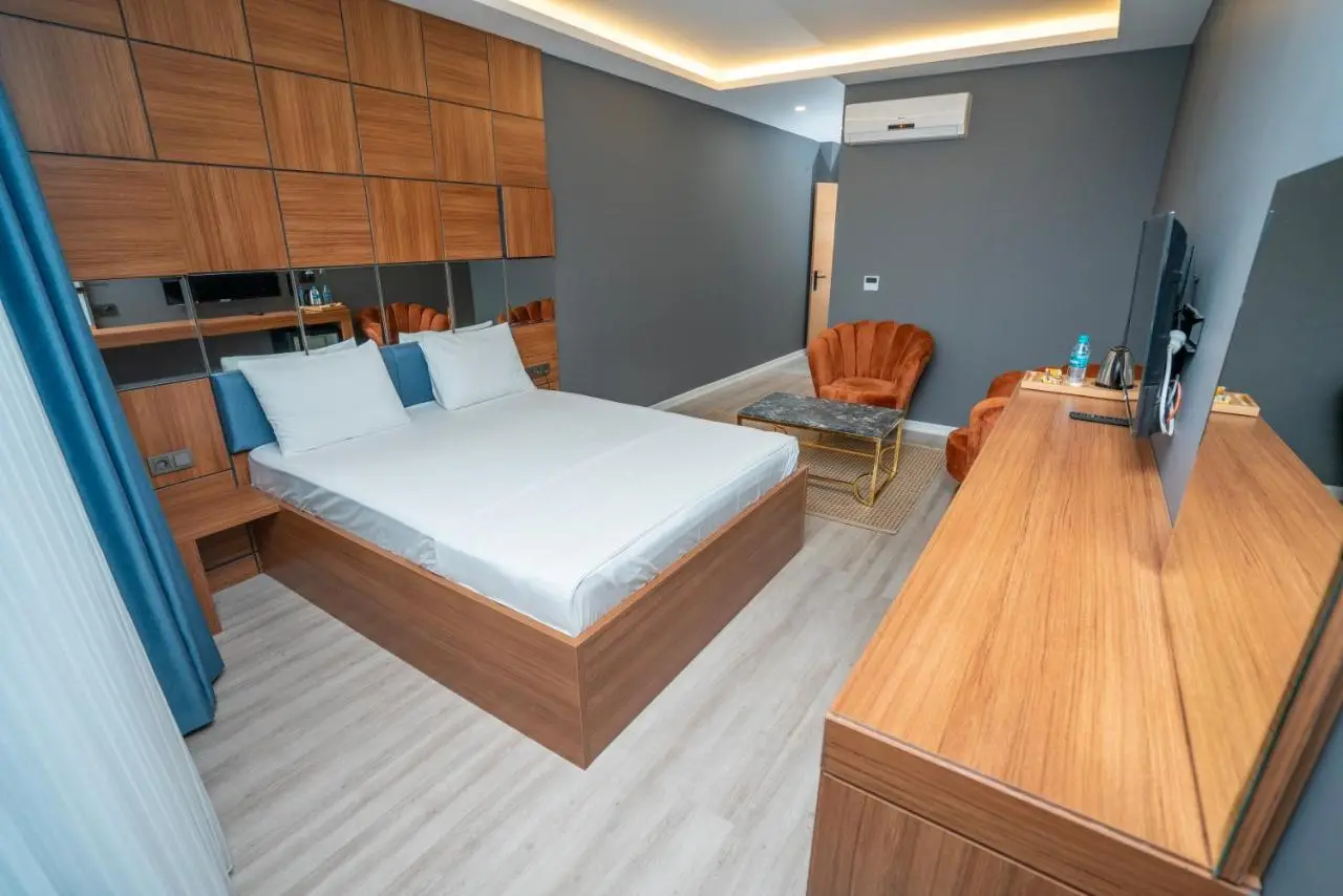 Center Suite