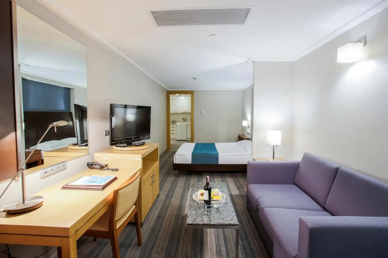 Housez Suites & Apartments Special Class