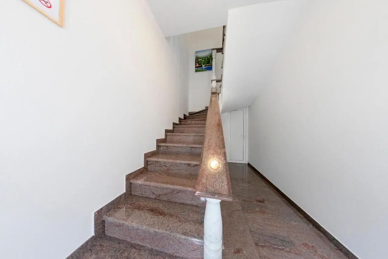 APARTMAN NAAJ