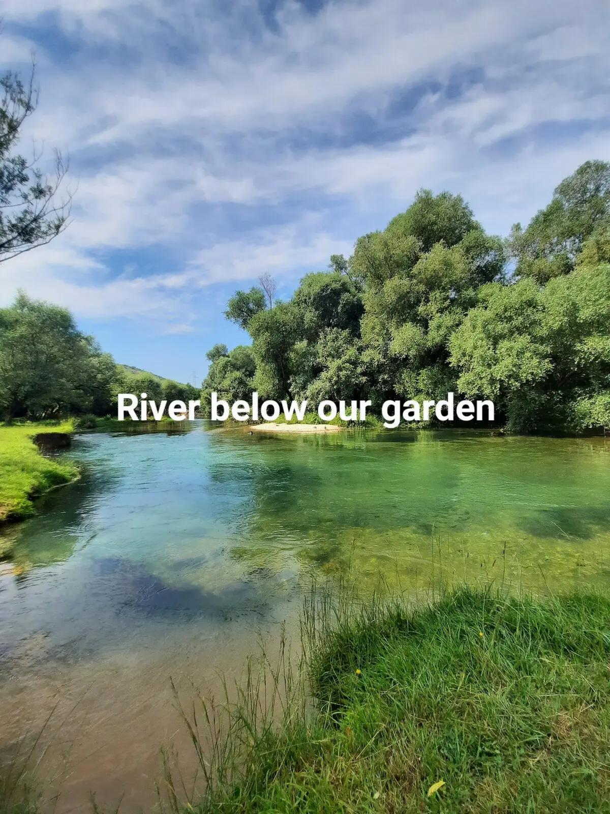 Sunshine Apartment – Pool, River & Garden Oasis