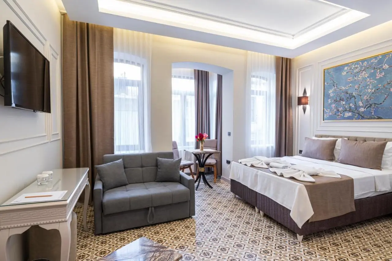 Pera Luna Premium Hotel