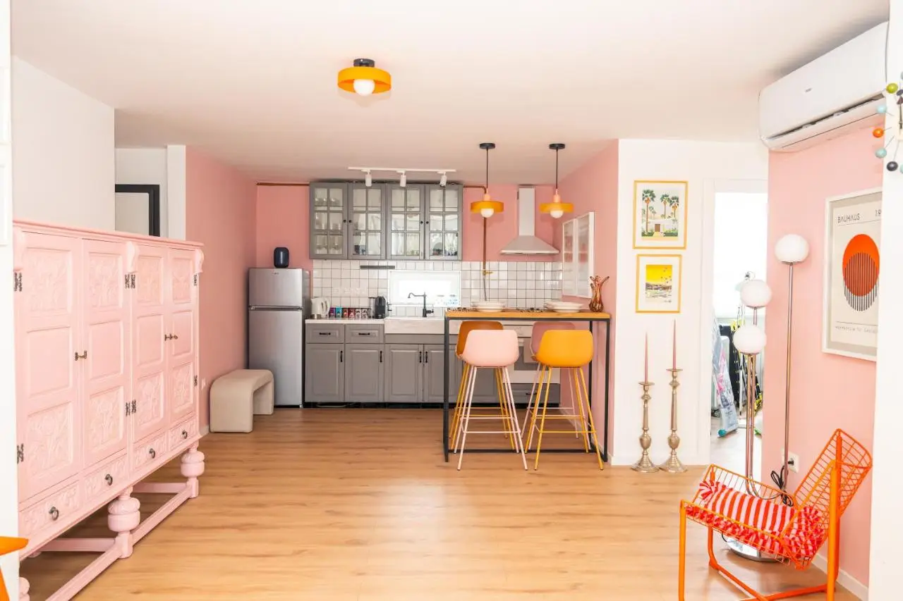 Colorful 3-Bedroom Apartment