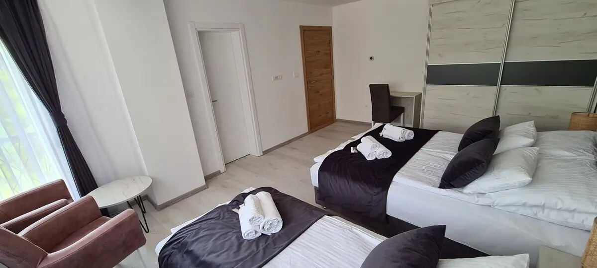 Apartment, 4BDR, shared pool