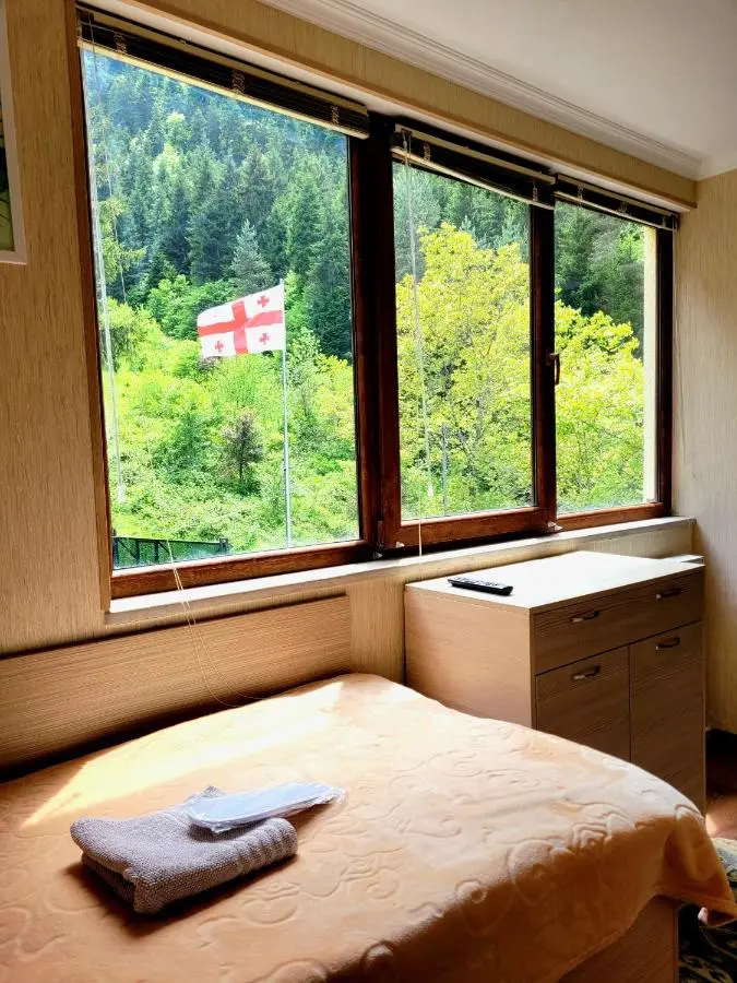 Hotel forest echo