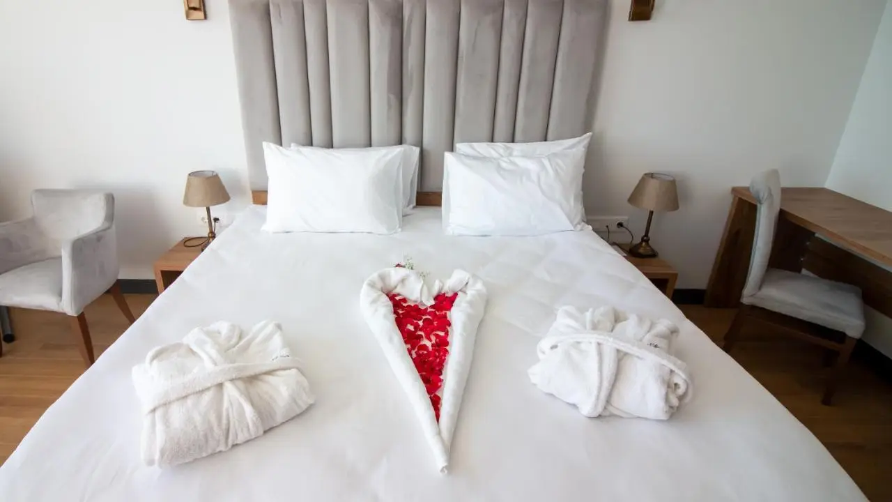 Lake Life Hotel