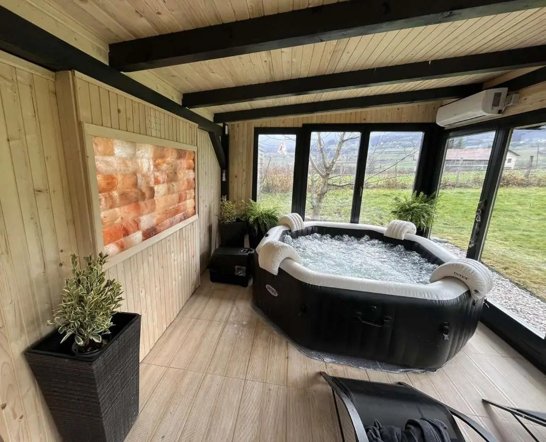 Residence Wood Pool & SPA
