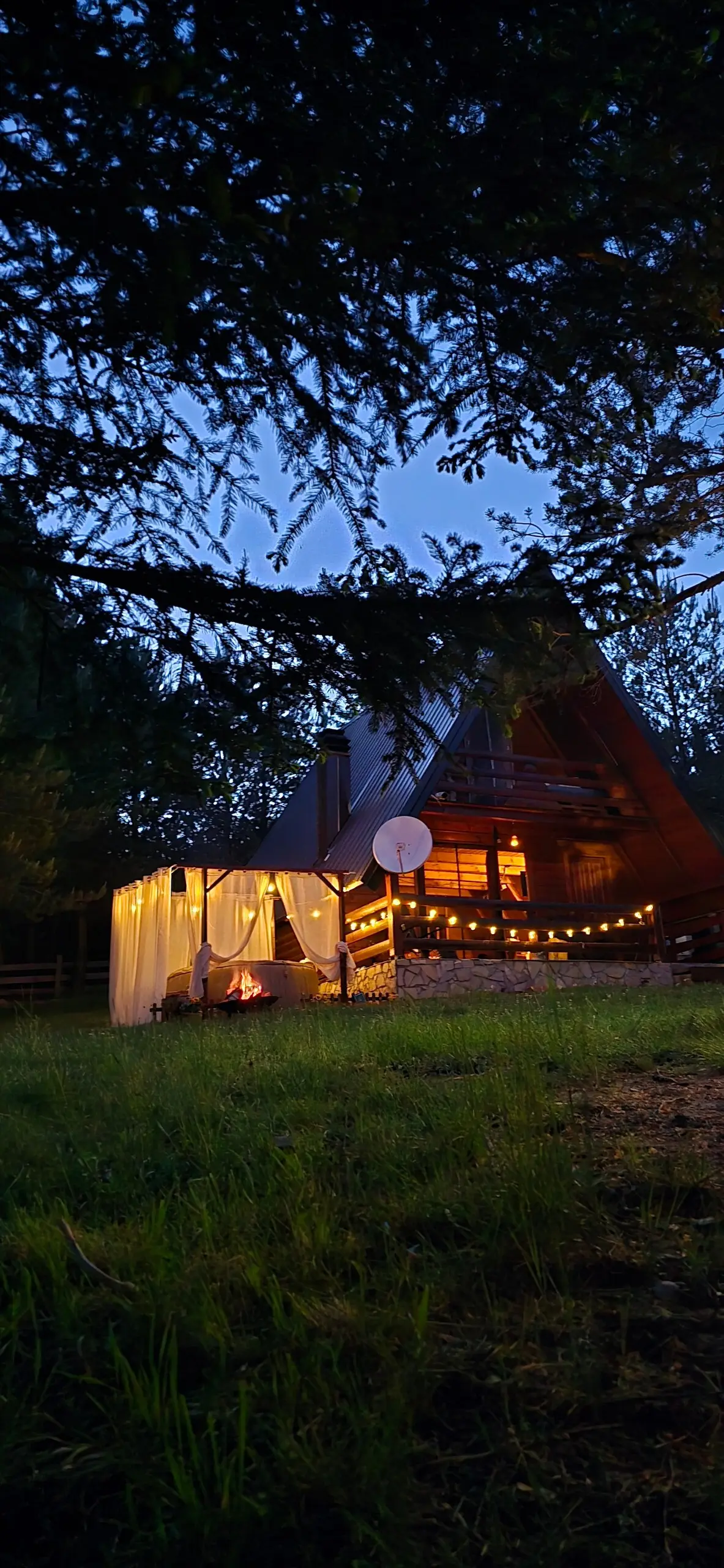 Cozy Forest Hut near Sarajevo with outdoor hot tub